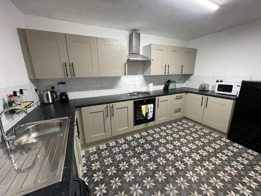 30 Percent Off Weekly Stays - 6 Bedroom House - 11 Beds Blackpool Exterior foto